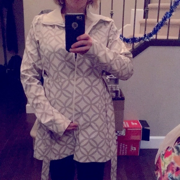 💕 Host Pick 💕 HTF Lululemon Essence Trench - Picture 4 of 8